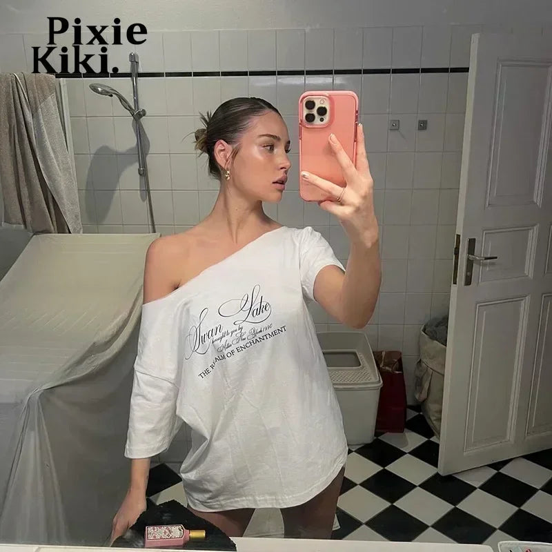 Oversized Hvid T-Shirt til Kvinder med Brede Skuldre og Grafisk Print – Blød og Åndbar Sommermode 1