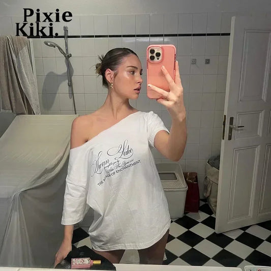 Oversized Hvid T-Shirt til Kvinder med Brede Skuldre og Grafisk Print – Blød og Åndbar Sommermode 1