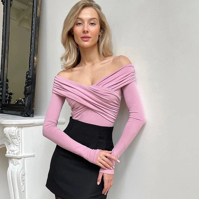 Rød Backless Bodysuit til Kvinder med Langærmer – Slankende Corset Design i Blødt Strikket Materiale 0