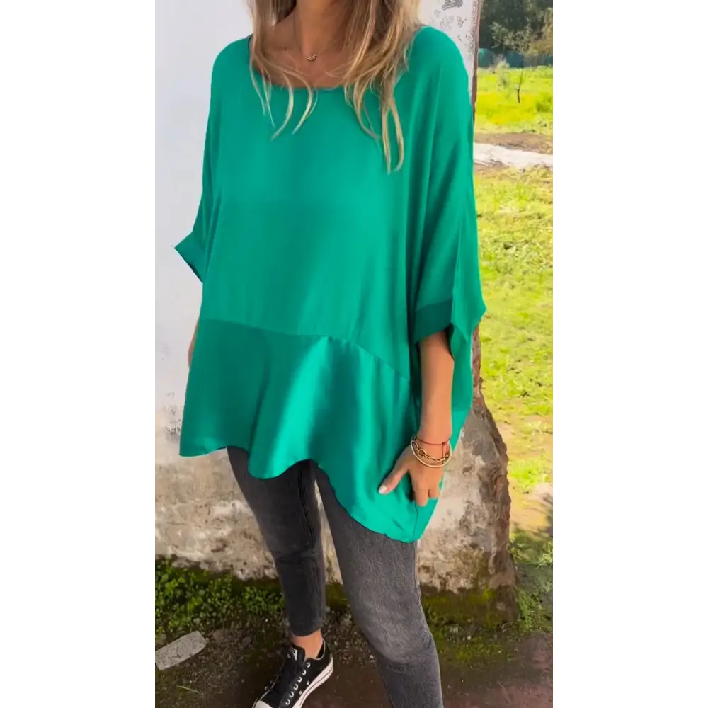 Emma Kvindelig Bluse Med Rund Hals