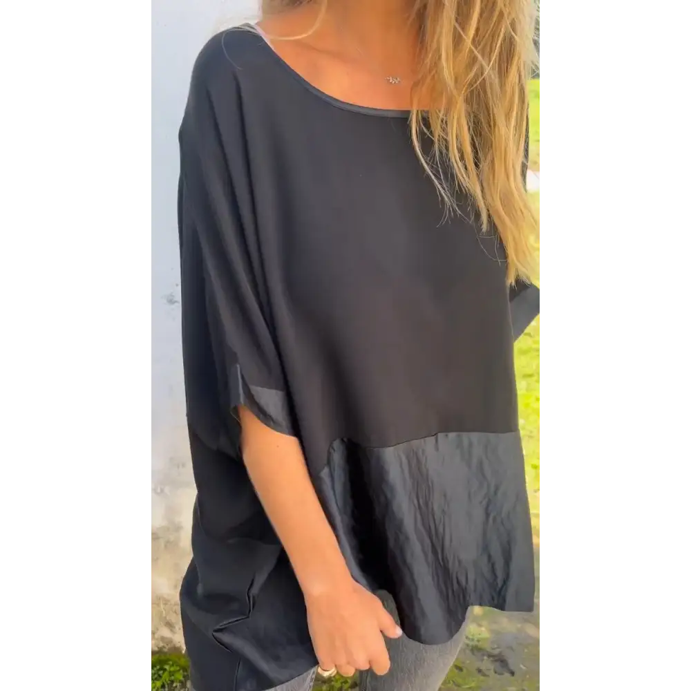 Emma Kvindelig Bluse Med Rund Hals