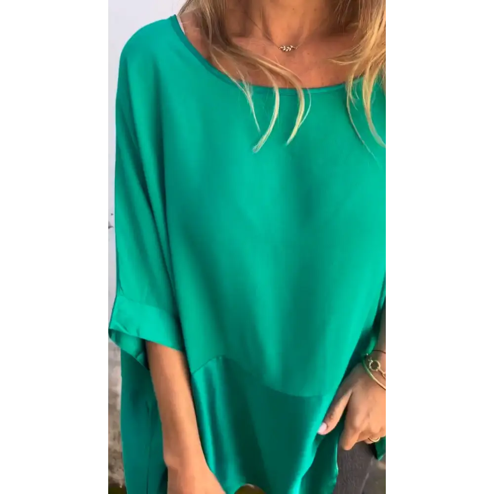Emma Kvindelig Bluse Med Rund Hals